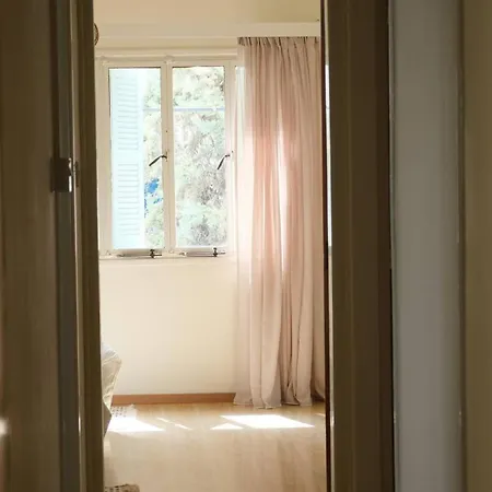 Gladstone By Tangerine Nikósie